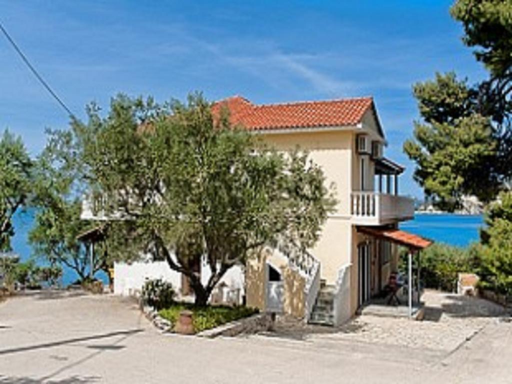 Arba Rooms Marathias  Екстер'єр фото